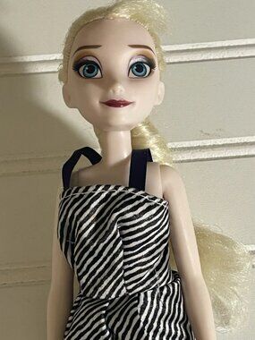 Disney Frozen Elsa Fashion Doll, Black Gray Dress